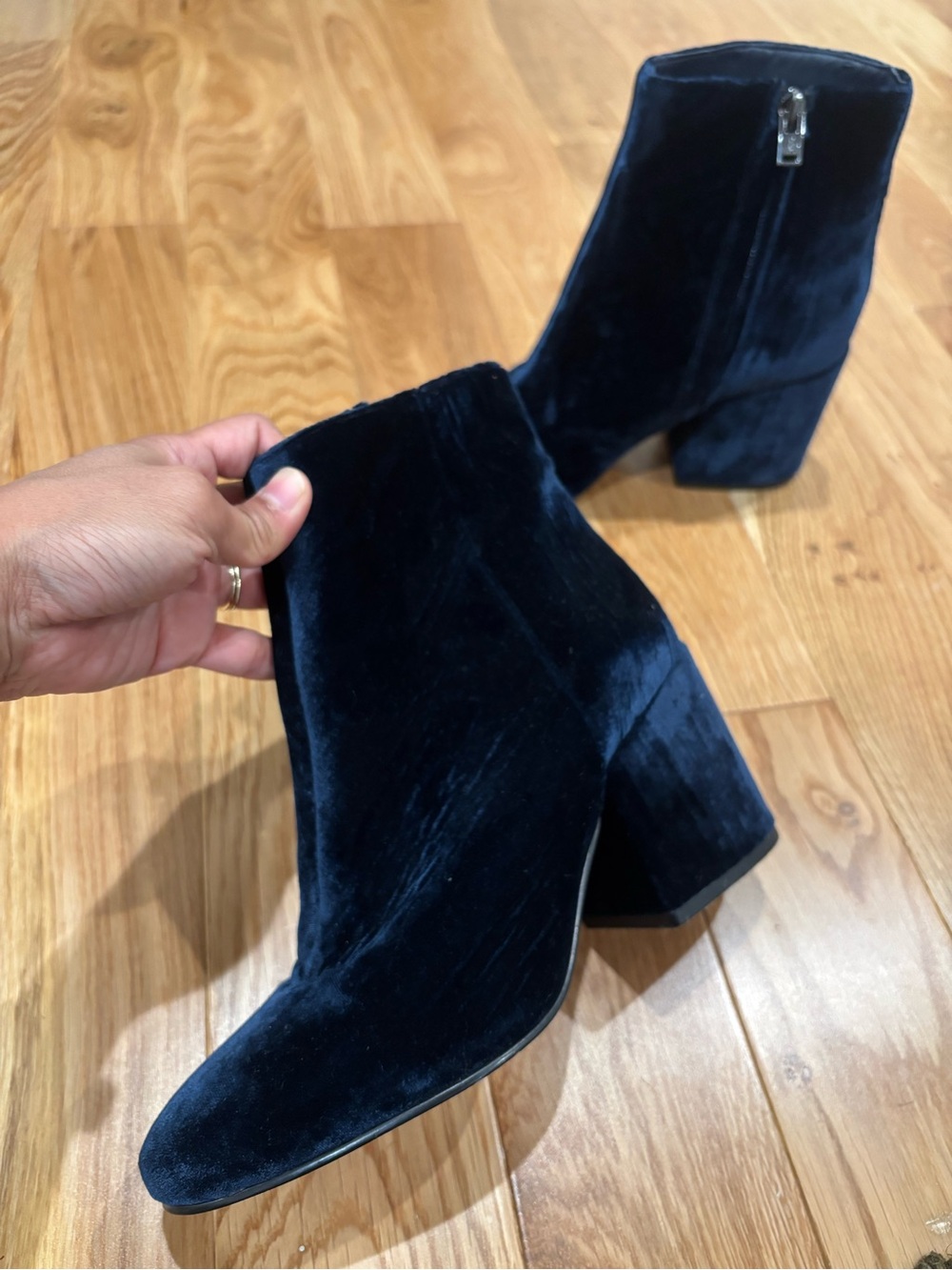 Sam Edelman Navy Velvet Booties size 6.5 - Picture 2 of 7